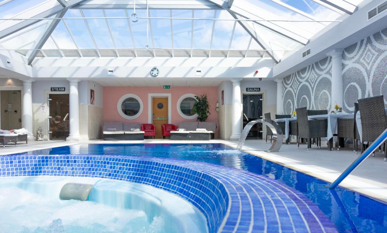Dudsbury Golf Club - Hotel And Spa Фърндаун Екстериор снимка