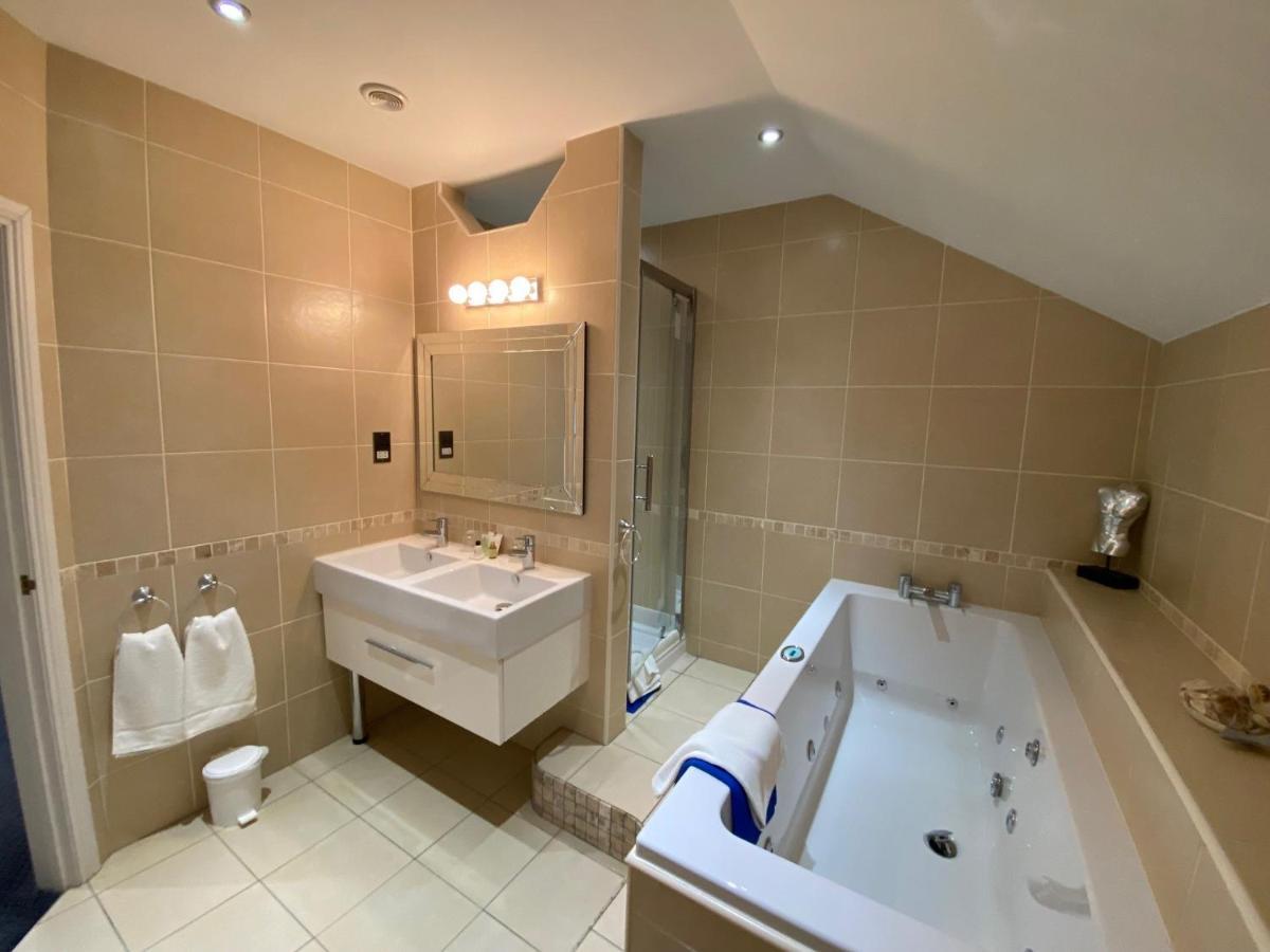Dudsbury Golf Club - Hotel And Spa Фърндаун Екстериор снимка
