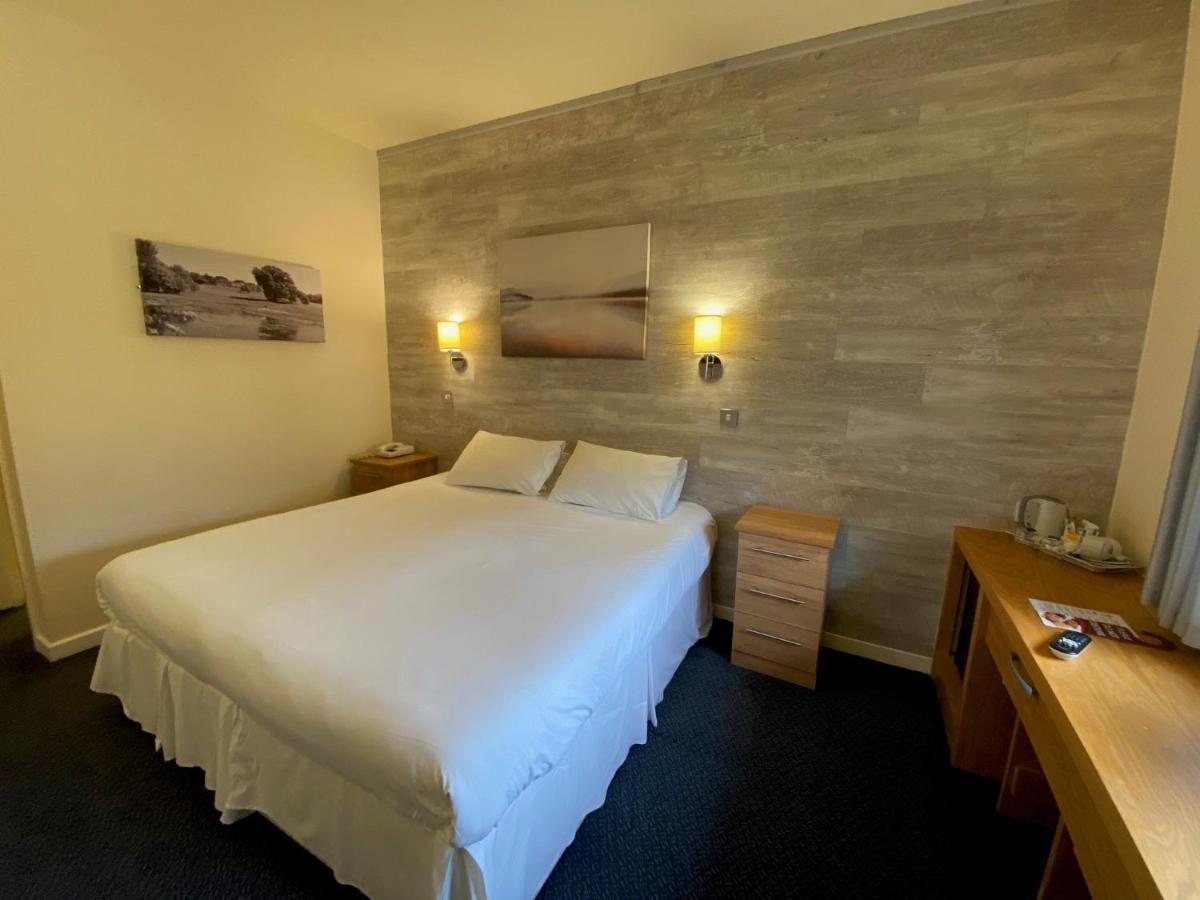 Dudsbury Golf Club - Hotel And Spa Фърндаун Екстериор снимка