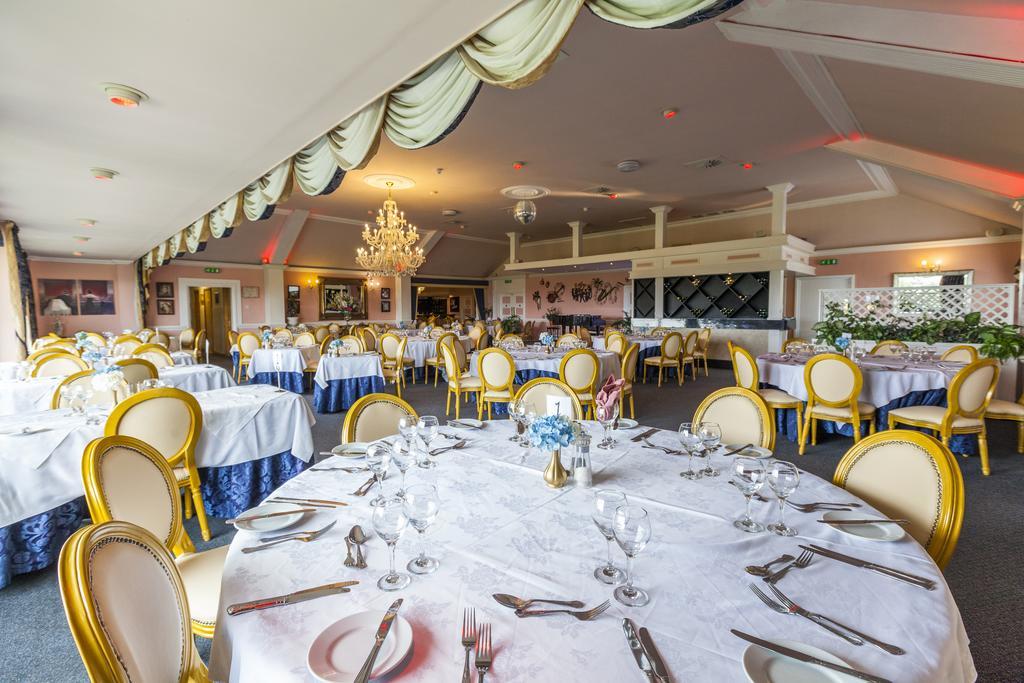 Dudsbury Golf Club - Hotel And Spa Фърндаун Екстериор снимка
