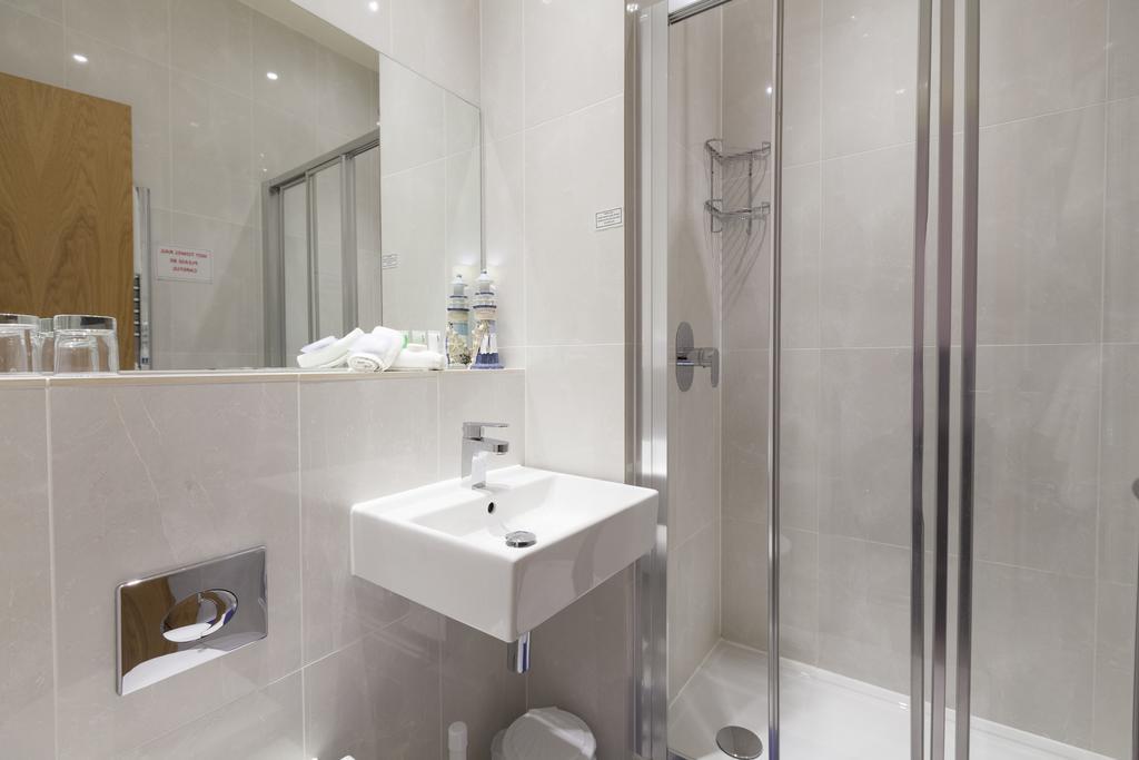 Dudsbury Golf Club - Hotel And Spa Фърндаун Екстериор снимка