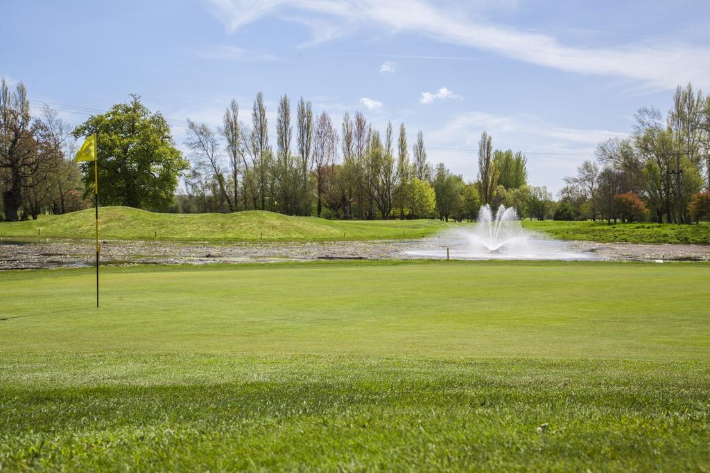Dudsbury Golf Club - Hotel And Spa Фърндаун Екстериор снимка