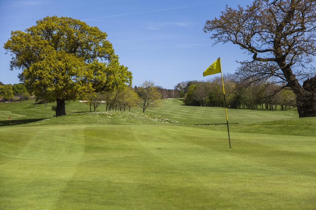 Dudsbury Golf Club - Hotel And Spa Фърндаун Екстериор снимка