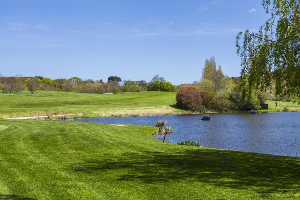 Dudsbury Golf Club - Hotel And Spa Фърндаун Екстериор снимка